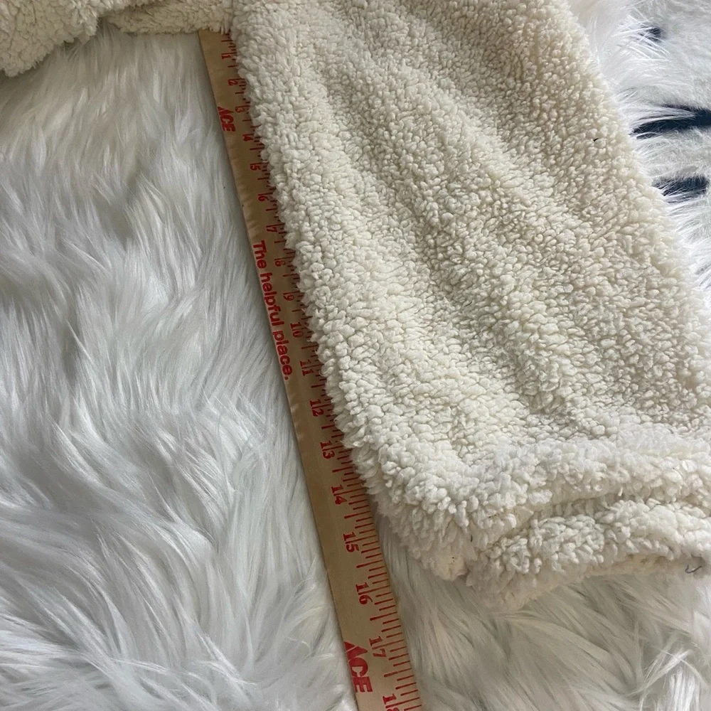 Women's Sz L White Soft Sherpa Fleece Jacket - Picture 12 of 13